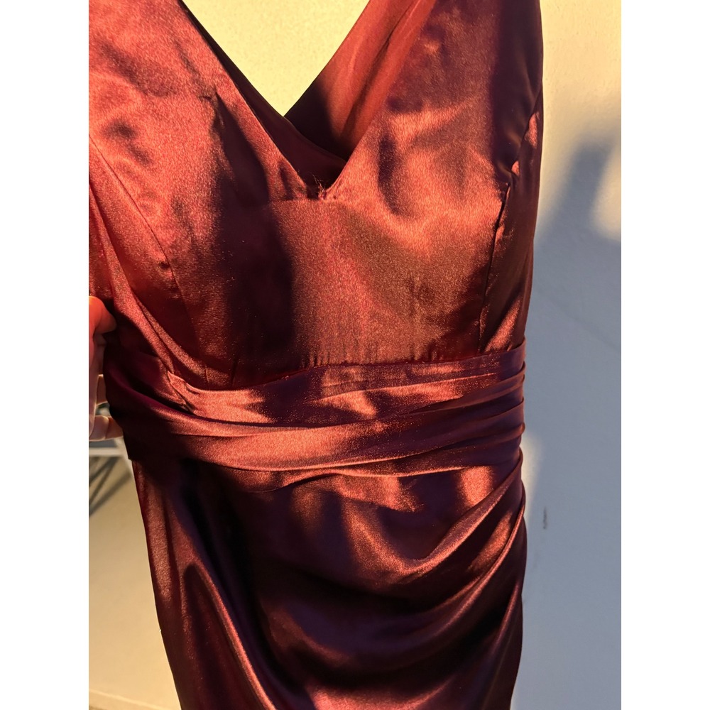 Davids Bridal‎ Wine Satin V-Neck Formal Gown Dress GS290152 Size 12 NWT